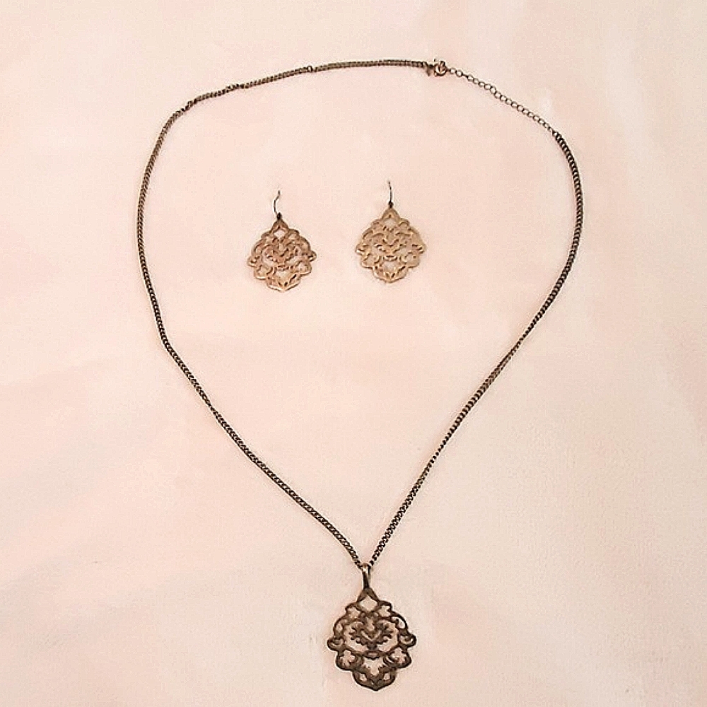 Avon Proud Heritage Collection Necklace & Earrings - Picture 2 of 4